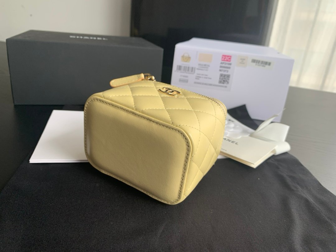 Replica Chanel Top Quality 22 Yellow Copy Ap2198