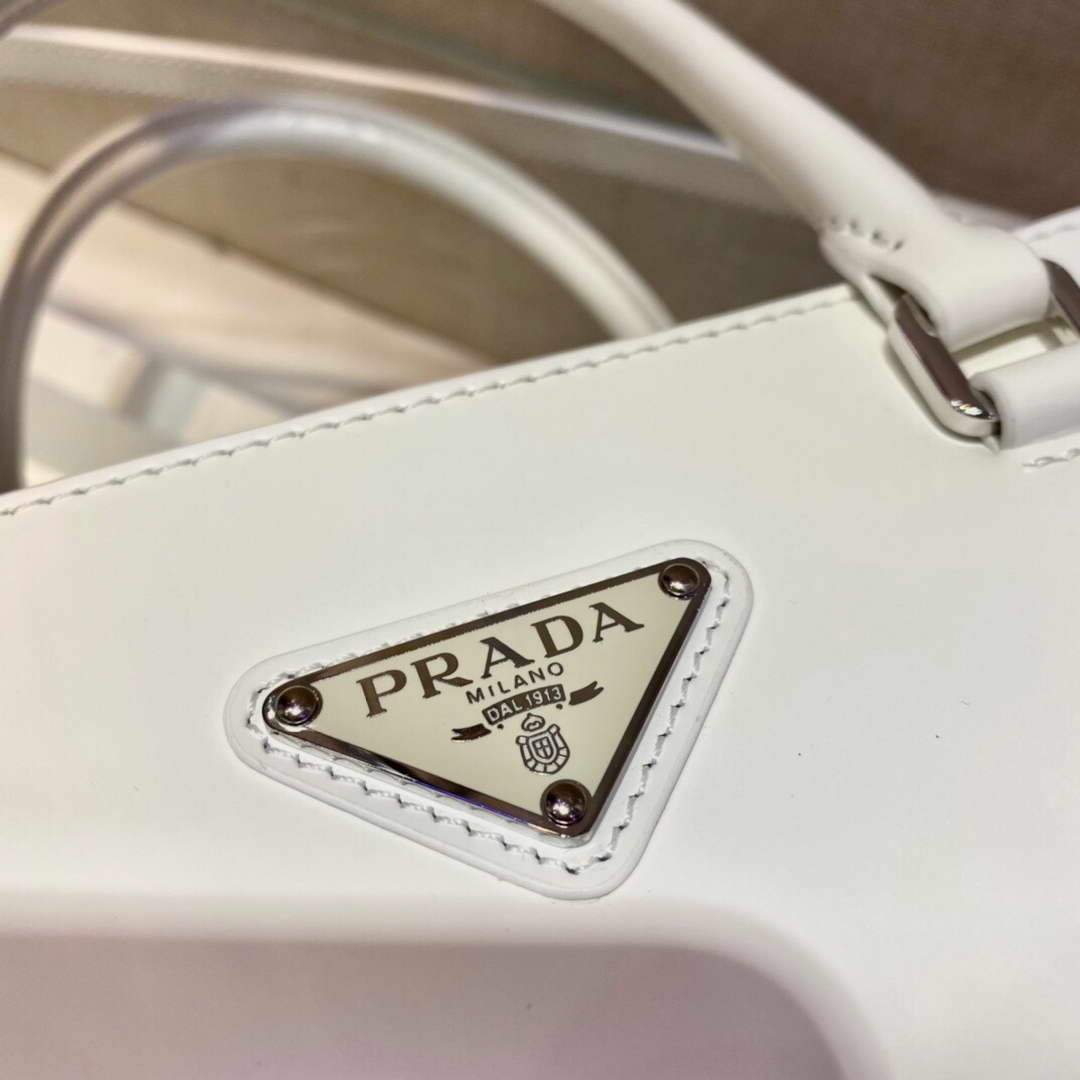 Our Factory offer best Designer HIGH quality replica handbags in cheaper price! Up to 70% discount now. Quality Guarantee! Fast Shipping Worldwide Replica Prada 1BA330 Brushed Leather Tote Bag White