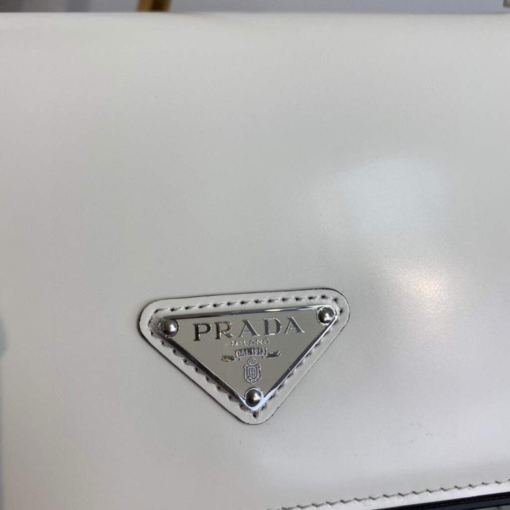 65325388b98ad.jpg Replica Prada Brushed leather Prada Femme 1BD323 White