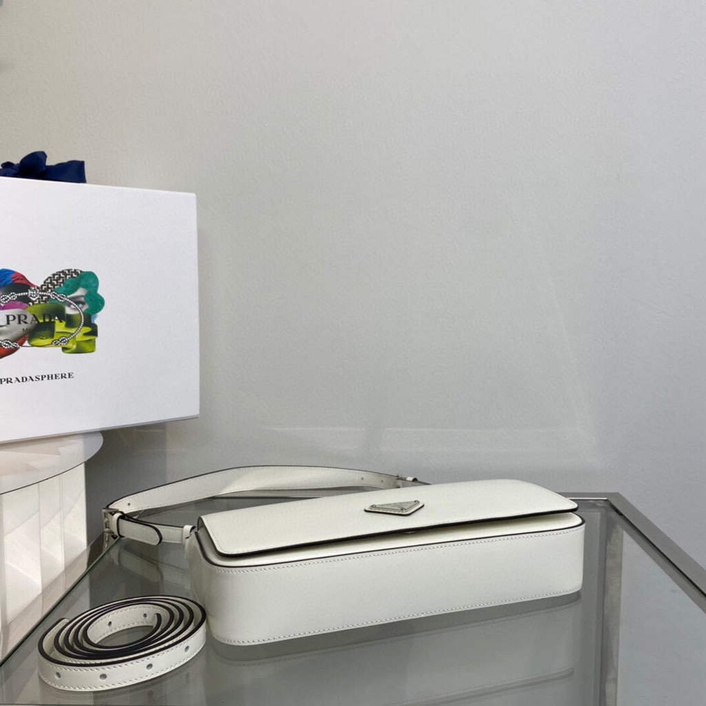 6532538a737dc.jpg Replica Prada Brushed leather Prada Femme 1BD323 White