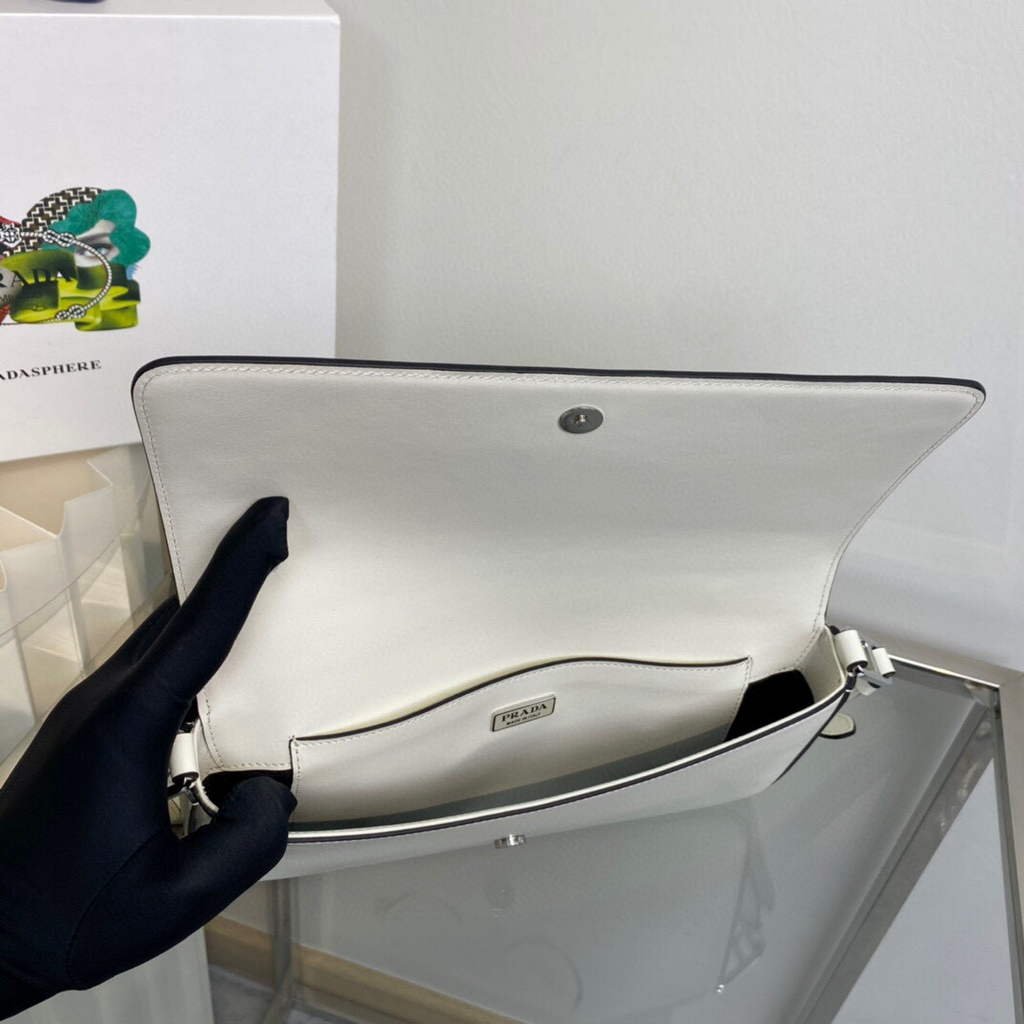 6532538e853d8.jpg Replica Prada Brushed leather Prada Femme 1BD323 White