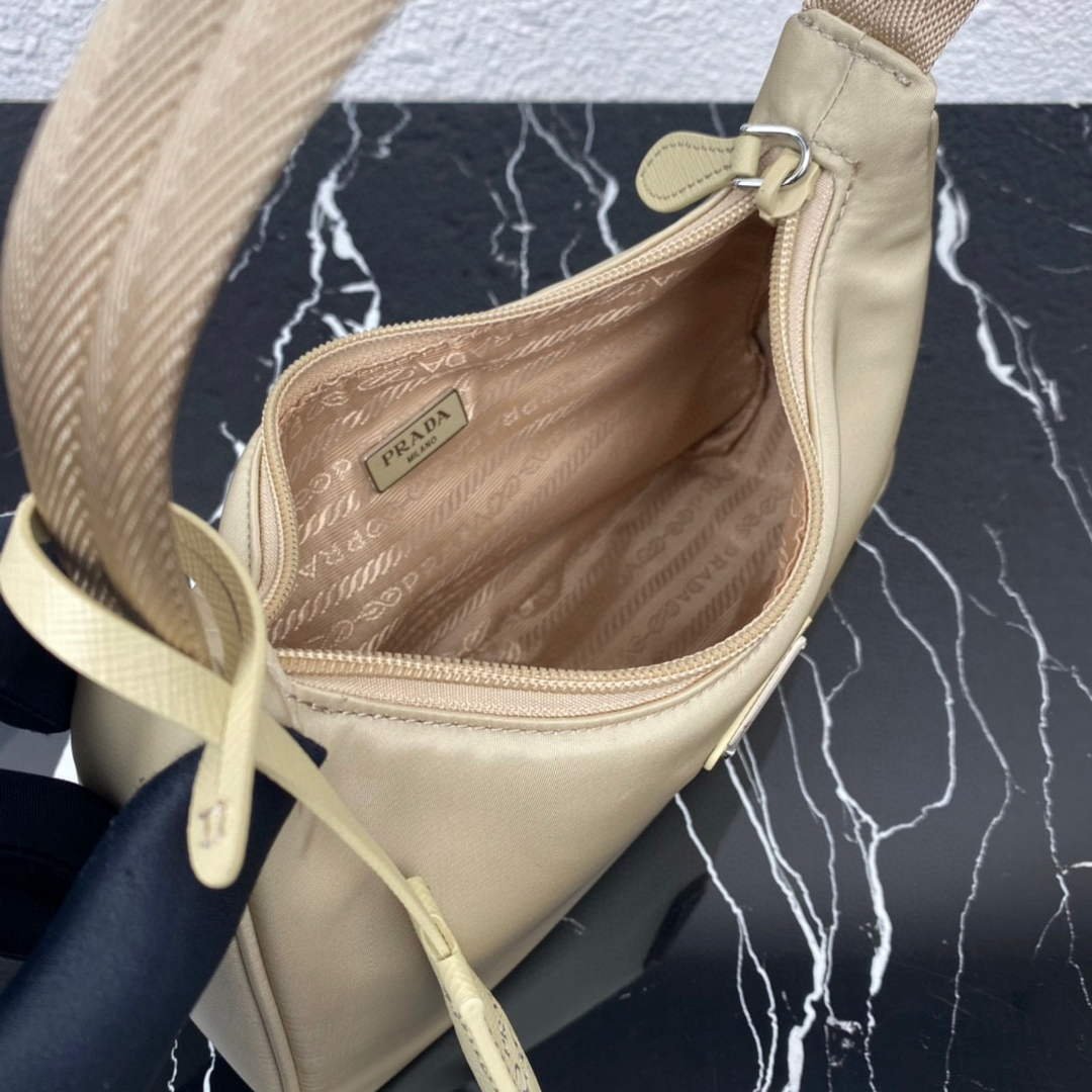 653254ae1e015.jpg Replica Prada 1NE515 Re-Nylon Re-Edition 2000 mini-bag Apricot
