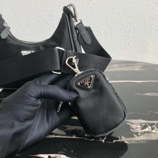Our Factory offer best Designer HIGH quality replica handbags in cheaper price! Up to 70% discount now. Quality Guarantee! Fast Shipping Worldwide Replica Prada 1BH204 Prada Re-Edition 2005 Nylon Bag Black