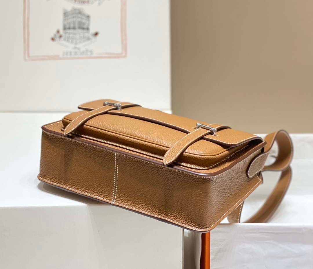 Replica Hermes H074774CK37 Steve light messenger bag Brown