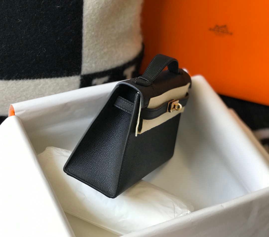 65327a4e8681b.jpg Replica Hermes Mini Kelly Pouchette Epsom Leather H230241 Black Gold