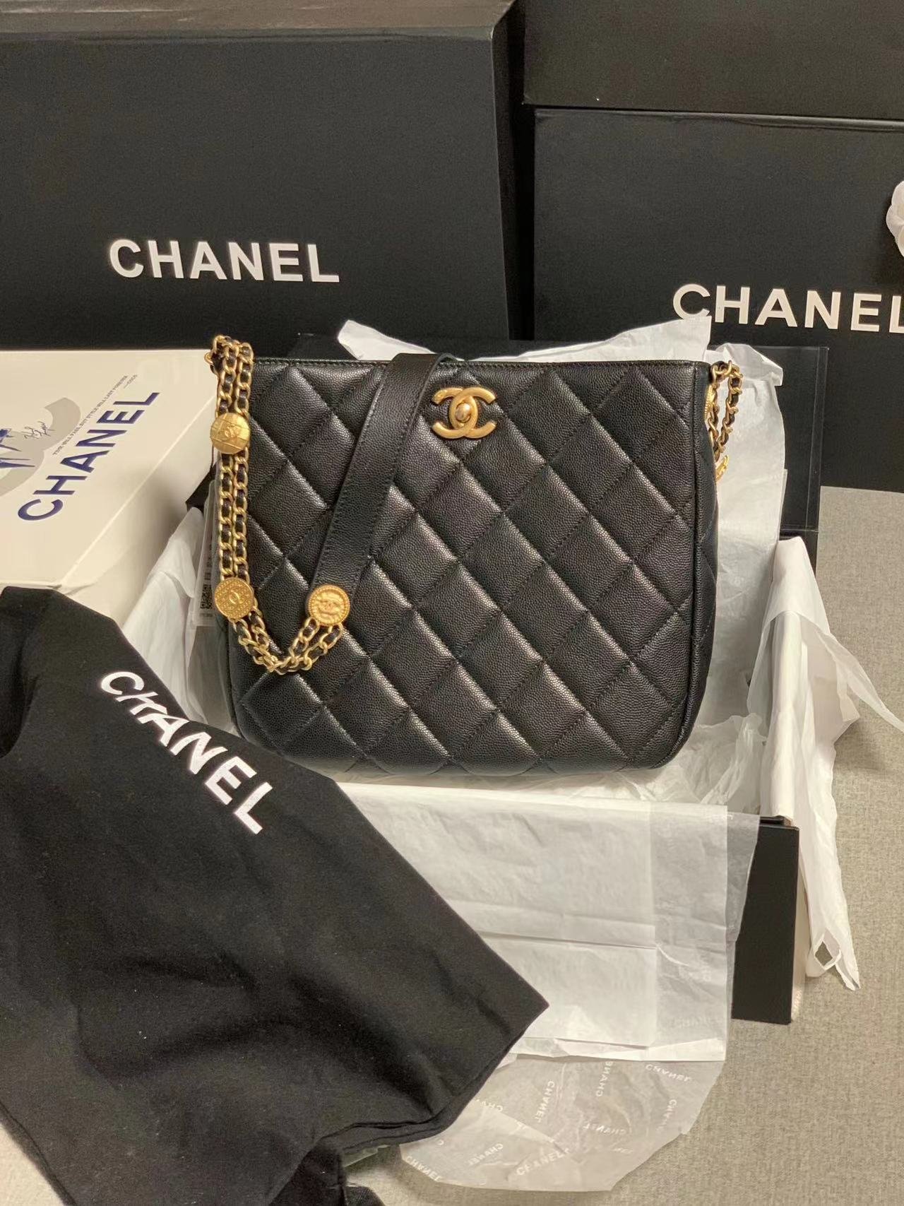 UK Replica Chanel Stock 22A As3400 Main Series 1:1 Mirror Hobo Underarm Bag From Linda