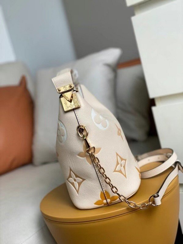 Replica Louis Vuitton Marshmallow Hobo Bag By The Pool M45698 BLV507