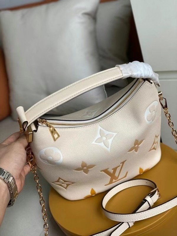 Replica Louis Vuitton Marshmallow Hobo Bag By The Pool M45698 BLV507