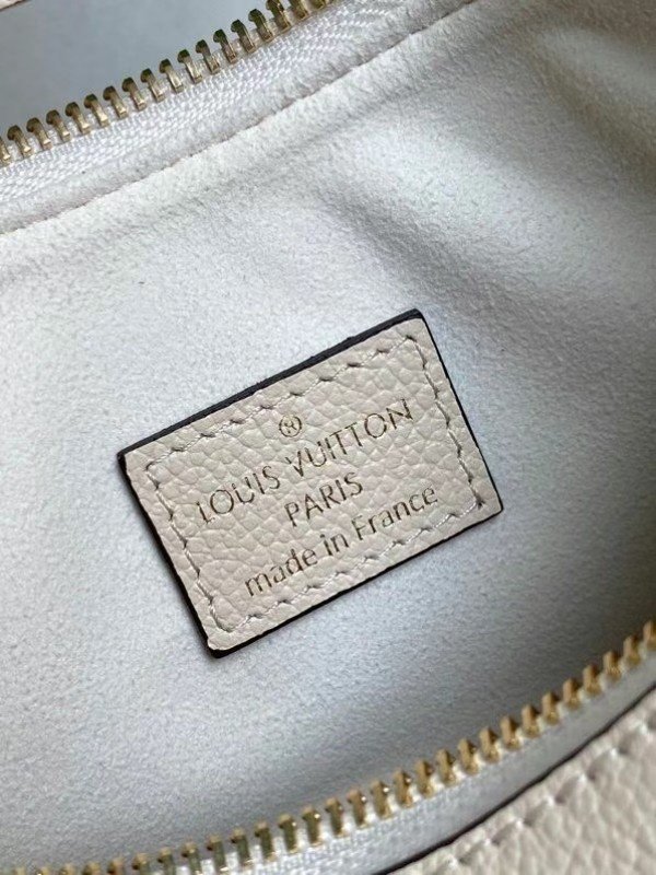 Replica Louis Vuitton Marshmallow Hobo Bag By The Pool M45698 BLV507