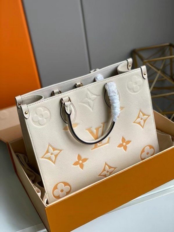 Replica Louis Vuitton OnTheGo MM Bag By The Pool M45717 BLV530