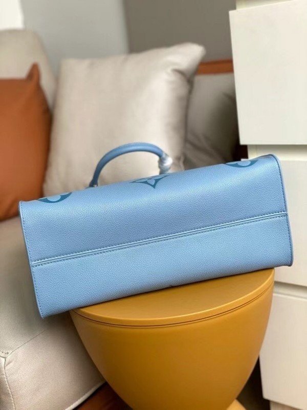 Replica Louis Vuitton OnTheGo MM Bag By The Pool M45718 BLV518