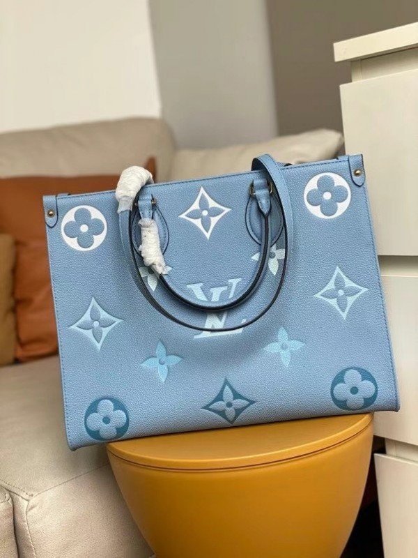 Replica Louis Vuitton OnTheGo MM Bag By The Pool M45718 BLV518
