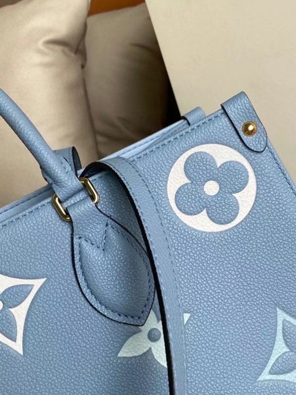 Replica Louis Vuitton OnTheGo MM Bag By The Pool M45718 BLV518