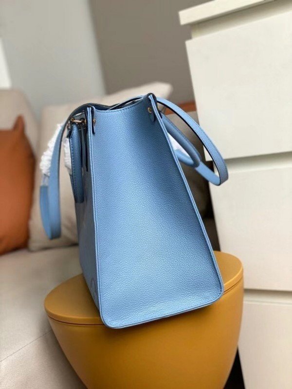 Replica Louis Vuitton OnTheGo MM Bag By The Pool M45718 BLV518