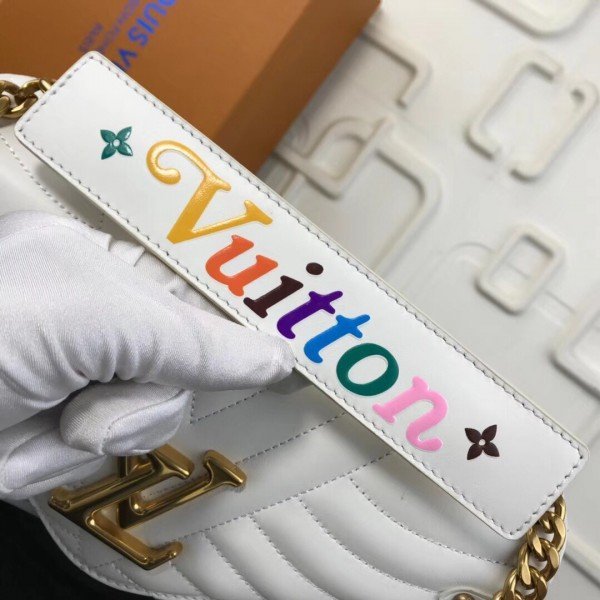 Replica Louis Vuitton White New Wave Chain Bag MM M51945 BLV640