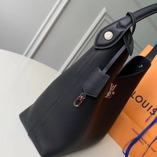 Replica Replica Louis Vuitton Beige Lockme Hobo Shoulder Bag M44330  BLV740