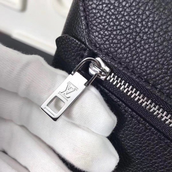 Replica Louis Vuitton Vanille Noir My Lockme Bag M54878 BLV751