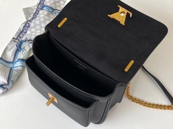 Replica Louis Vuitton Lockme Chain PM Bag In Green Leather M57073 BLV684
