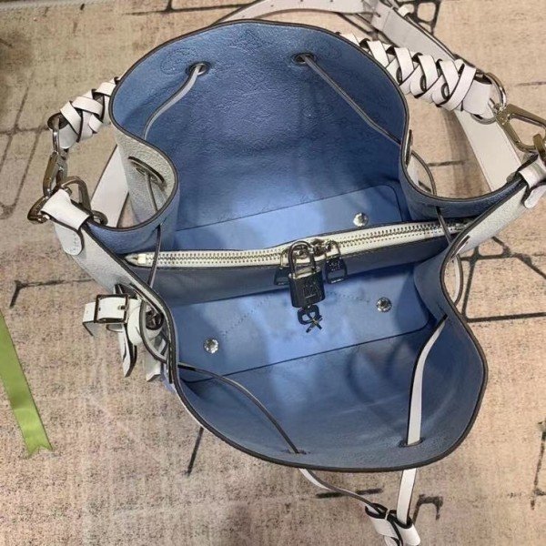 m57853-9.jpg Replica Louis Vuitton Muria Bag Gradient Blue Mahina Leather M57853 BLV245