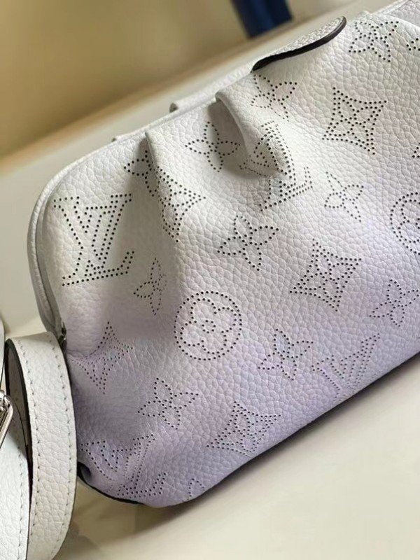 m80497-2.jpg Replica Louis Vuitton Scala Mini Pouch Gradient Blue Mahina Leather M80497 BLV248