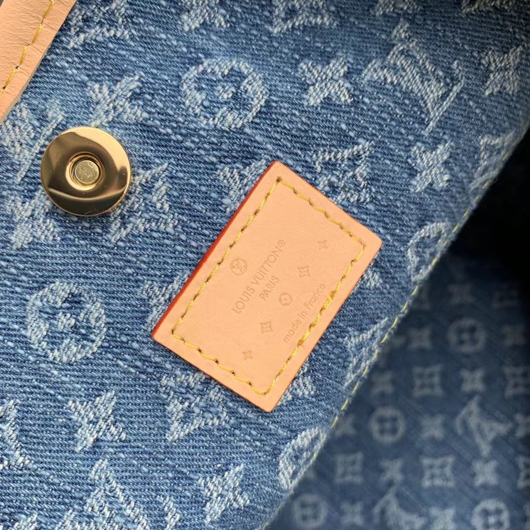 微信图片_20240317160517 Replica Louis Vuitton CarryAll MM M46855