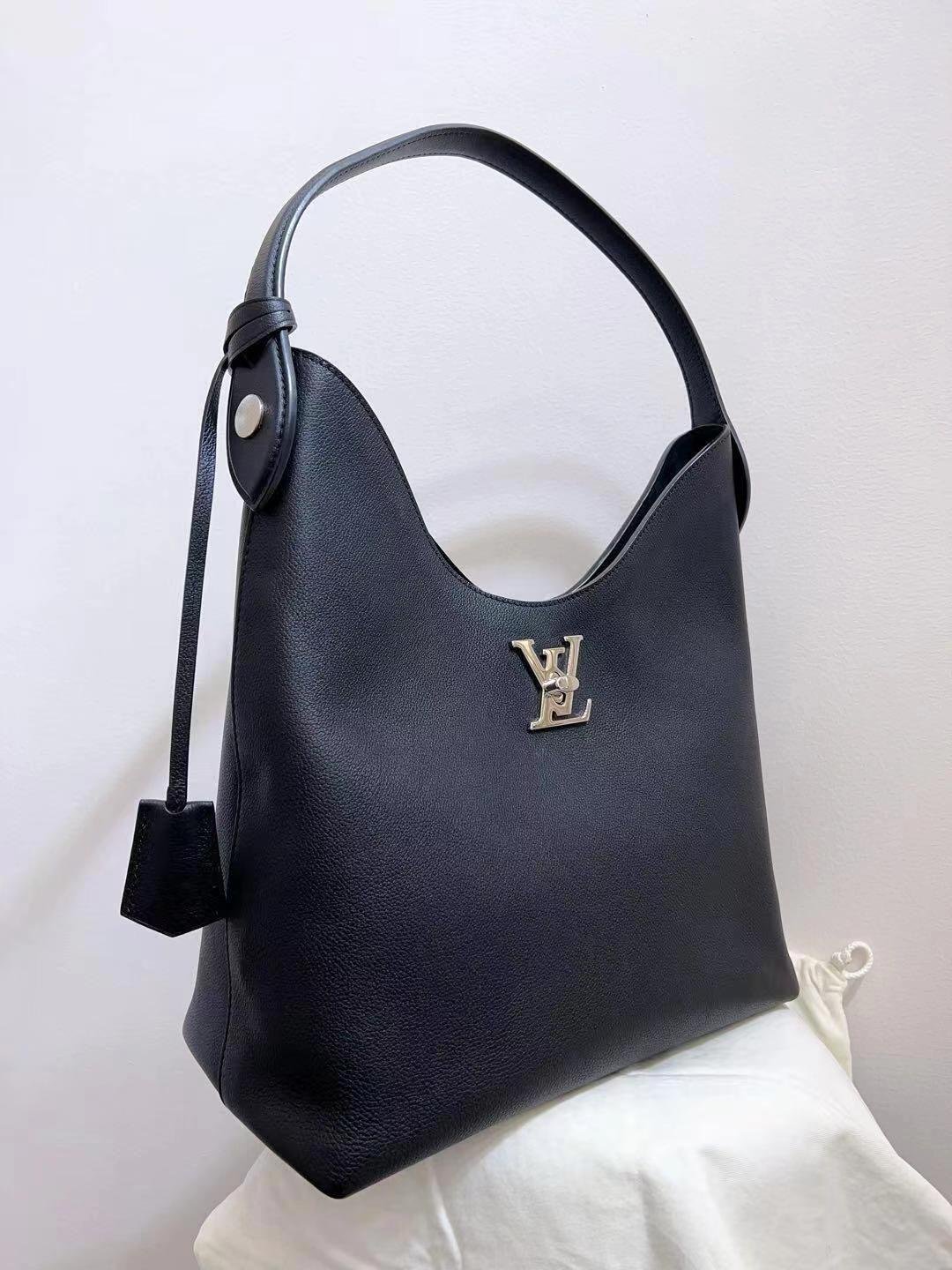 Replica Replica Louis Vuitton Beige Lockme Hobo Shoulder Bag M44330  BLV740 photo review