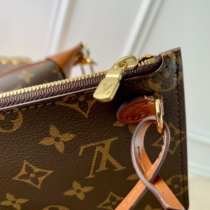 Replica Louis Vuitton  Loop Hobo  M46311