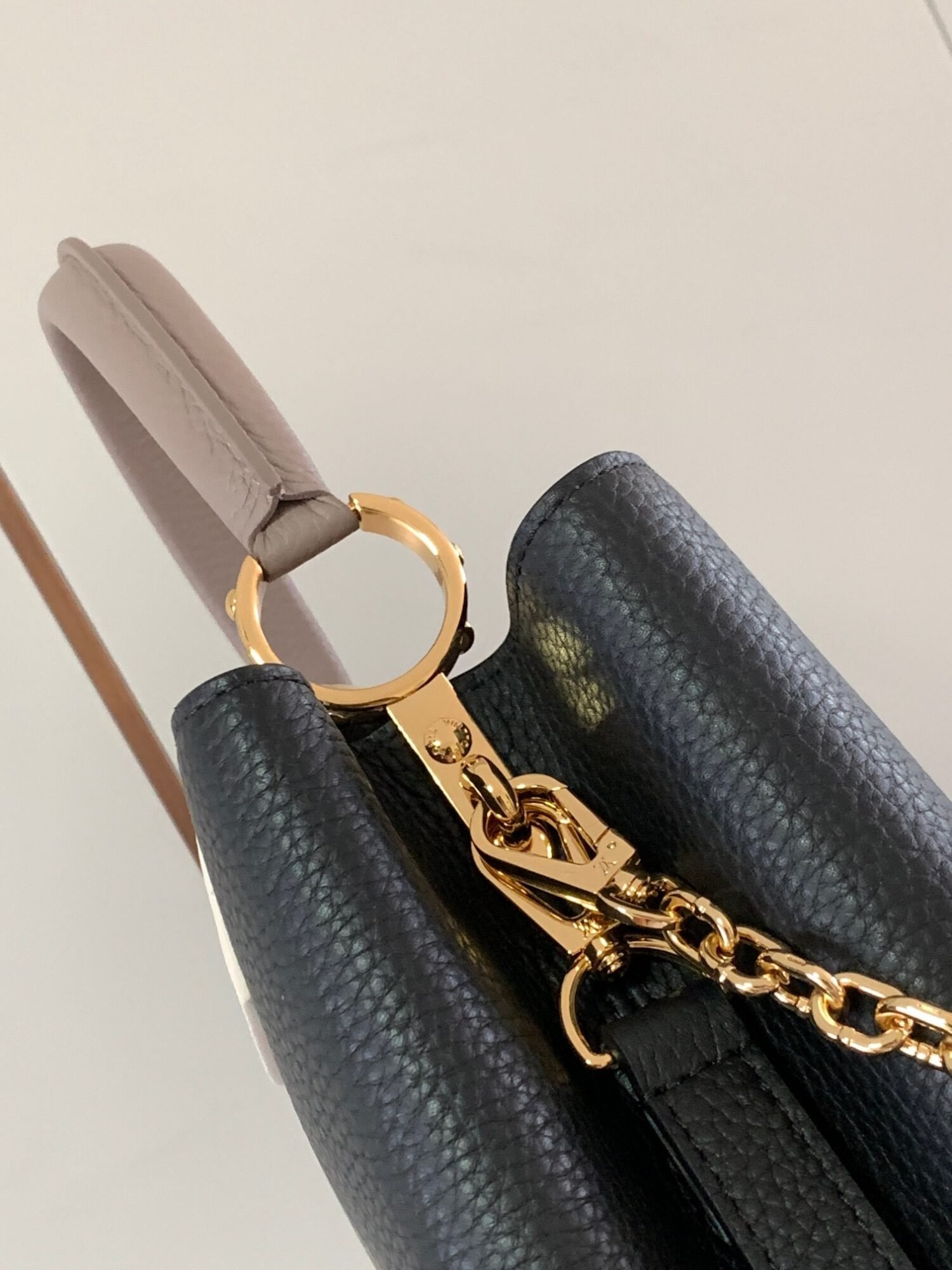 Replica Louis Vuitton Capucines MM LV Bag Black / Galet Gray / Pearly Cream