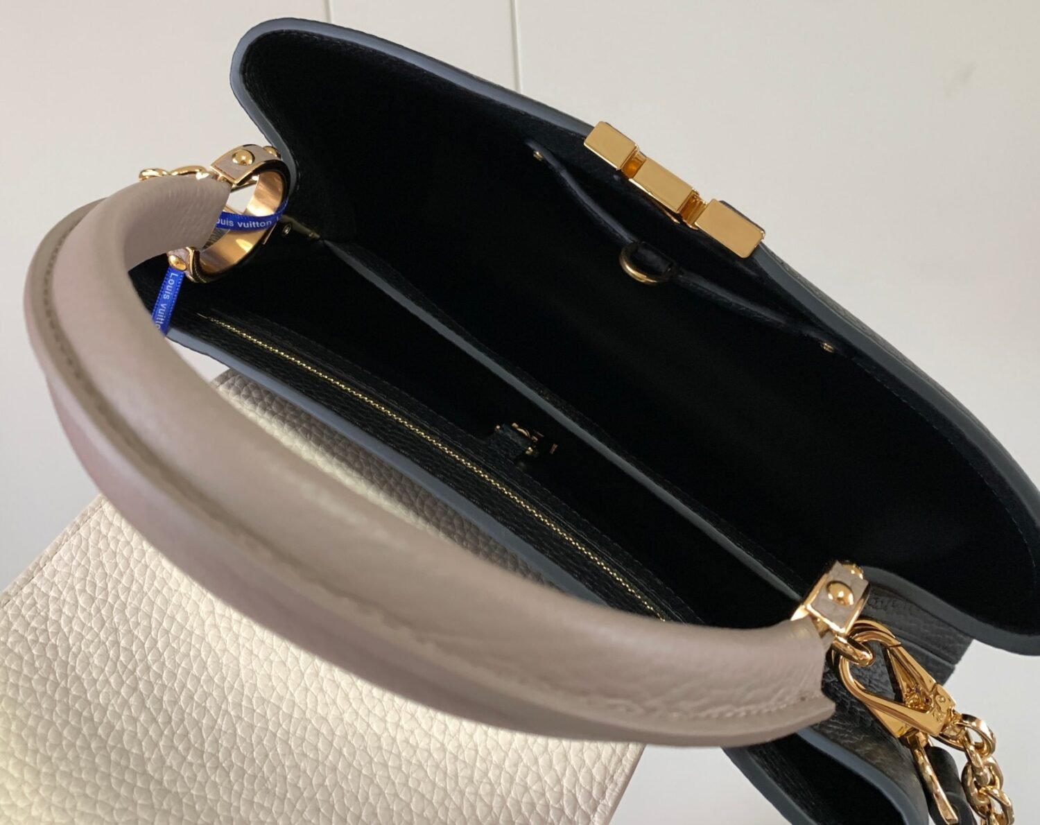 Replica Louis Vuitton Capucines MM LV Bag Black / Galet Gray / Pearly Cream