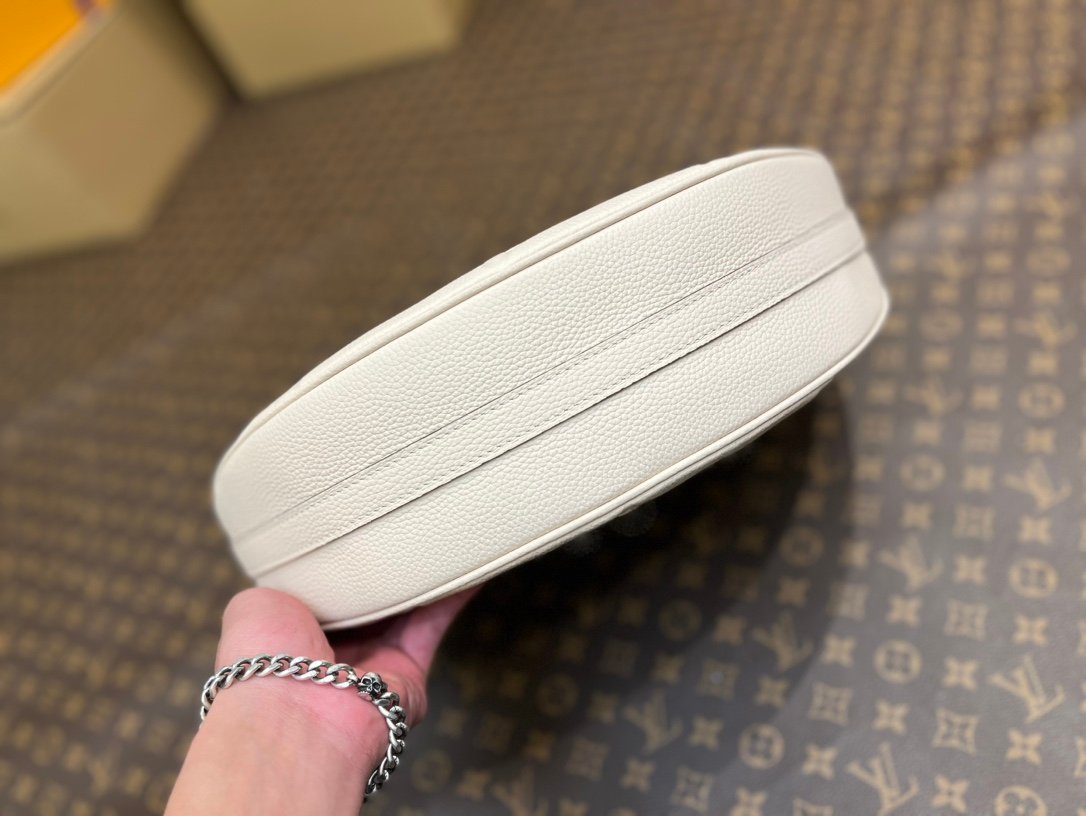 Replica Louis Vuitton  Loop Hobo  M46739