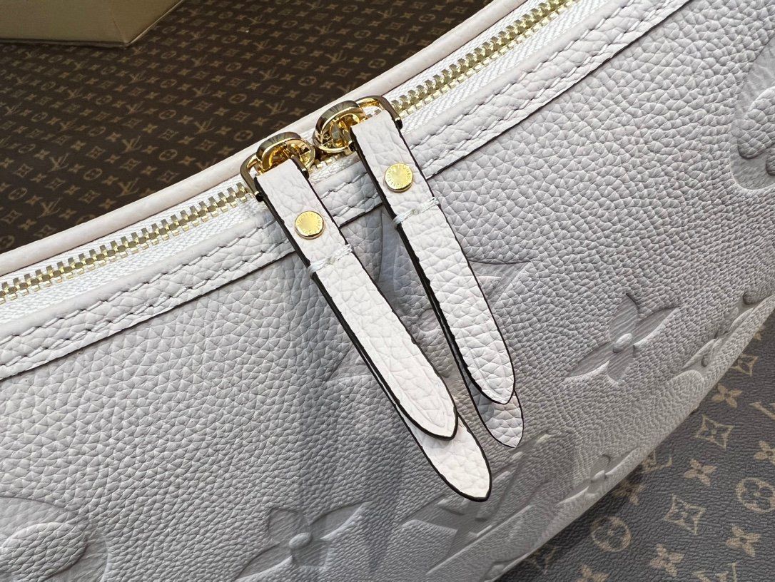 Replica Louis Vuitton  Loop Hobo  M46739