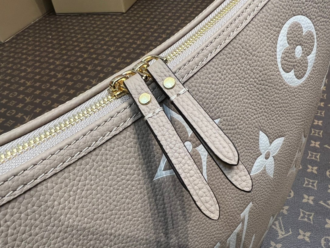 Replica Louis Vuitton  Loop Hobo  M46738