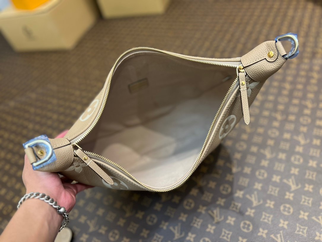 Replica Louis Vuitton  Loop Hobo  M46738